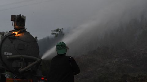 Incendio en una nave de pollos de Castro de Rei.