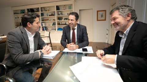 Jos� Ram�n Romero se reuni� con Alfonso Villares y Jos� Antonio �lvarez.