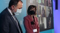 La nueva directora del hospital de Monforte, Inmaculada Ramos, durante la intervenci�n del conselleiro de Sanidade, Julio Garc�a Comesa�a