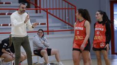 Alberto Ruiz de Galarreta da indicaciones ante el Galogrin.