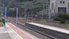 Estacin de La Granja, en la lnea Len-Monforte-Ourense, que forma parte del corredor atlntico especializado en mercancas