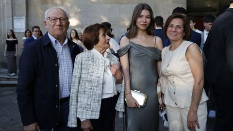 Una tarde de graduci�n en Salesianos y el IES Julio Prieto Nespereira.Los alumnos de Salesianos disfrutaron del entorno del colegio
