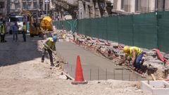 Trabajadores en la calle Concordia de Ourense
