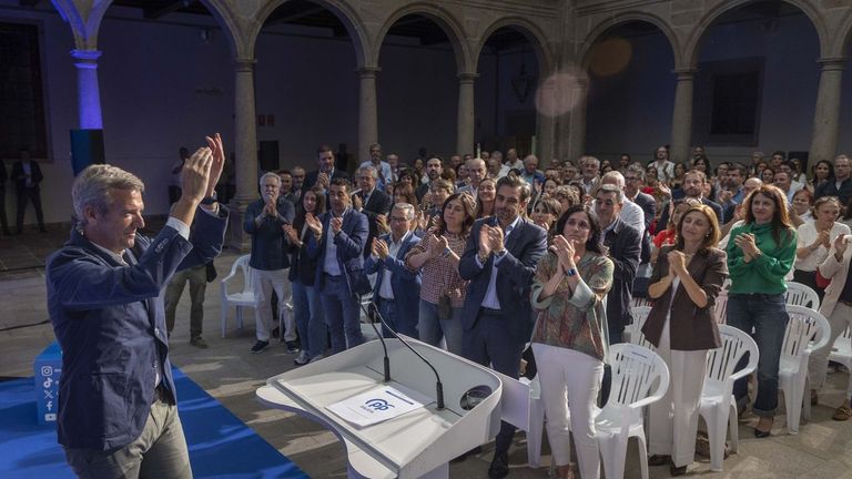 El presidente del PPdeG, Alfonso Rueda, se dirige a los dirigentes del partido.