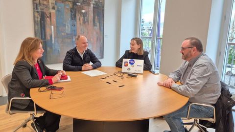 David Regades, delegado del consorcio estatal, se reuni� con los responsables de Al�n Space