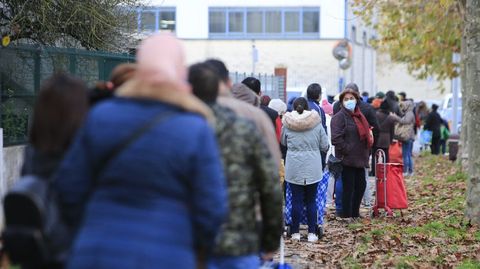 Colas durante la pandemia en el banco de alimentos de Lugo