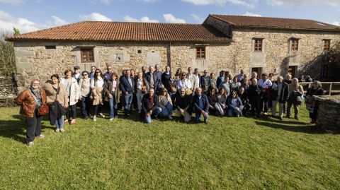 Participantes en el encuentro de aldeas, ayer a las puertas de la Fundaci�n Pondal 