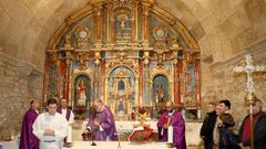 Misa y bendici�n del restaurado retablo del templo parroquial de Soesto, en Laxe