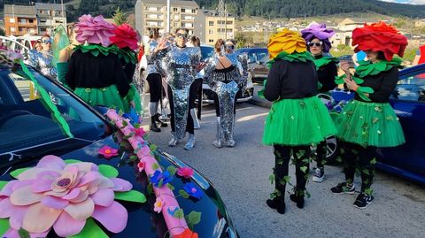 Las Flora Queens en el desfile de A Ra de Valdeorras.