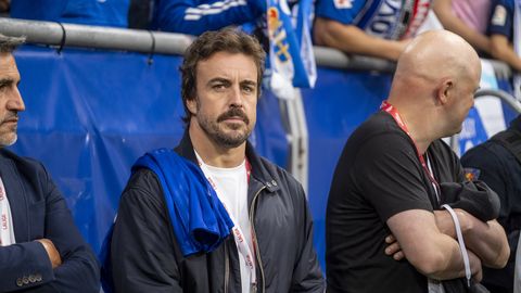 El piloto asturiano, Fernando Alonso, en el Carlos Tartiere
