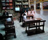 En el retroceso hasta el a�o 1900 no pod�a faltar la escuela.