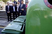 Baltar (segundo por la izquierda) presentando una campa�a de reciclaje en foto de archivo.