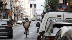 Una persona en bicicleta, en una imagen de archivo 