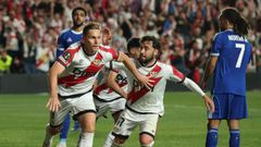  Alemao y Unai Lopez celebran el 1-0 del Rayo Vallecano.