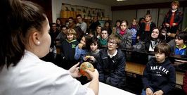 La mayor parte de las demostraciones y experimentos despertaron el inter�s tanto de los ni�os como de los adultos.