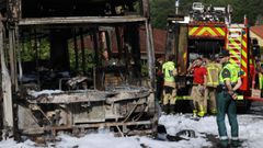 Muere un bombero en el incendio de un autob�s en Santiago