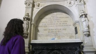Tumba de Rosal&iacute;a no Pante&oacute;n de Galegos Ilustres
