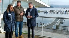 La conselleira estuvo acompaada por el alcalde de Outes y el presidente de Portos.