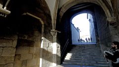 En una imagen de archivo que no guarda relaci�n con el caso, un gaiteiro toca en el Arco de Palacio de la Catedral de Santiago