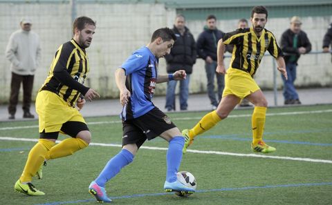 El Pilo�o se salva y el Agolada sigue la espera (derbi de archivo). 