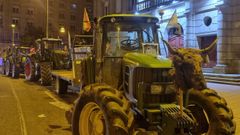 Los tractores, ya por la noche, en el centro de la ciudad