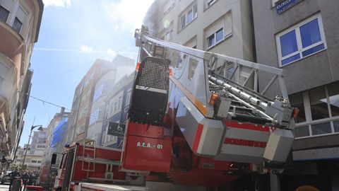 Incendio en el tercer piso de un edificio en Carballo