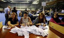 Proceso de recuento de votos en el pabell�n Emirates Sports Arena de Glasgow tras el cierre de los m�s de 5.000 colegios. 