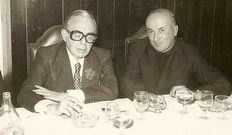 El arquitecto que dise�� la iglesia, junto al p�rroco fundador