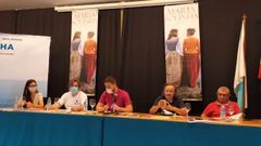 El alcalde Cajoto present� el ciclo ayer, acompa�ado del director de Mar�a Solinha, entre otros