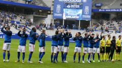 Real Oviedo Carlos Tartiere Lugo Horizontal.Los futbolistas del Real Oviedo saludan antes de enfrentarse al Lugo en el Tartiere