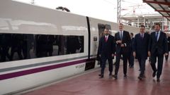 (De izda a dcha) Adri�n Barb�n, presidente del Principado de Asturias,� Felipe VI, rey de Espa�a, Pedro S�nchez, presidente del Gobierno y �scar Puente, Ministreo de Transportes en la inauguraci�n de la Variante de Pajares