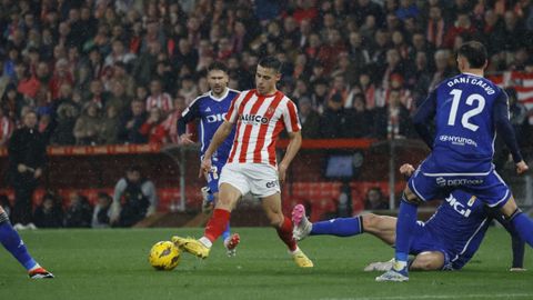 Derbi asturiano entre el Real Sporting de Gijon y el Real Oviedo en El Molin�n