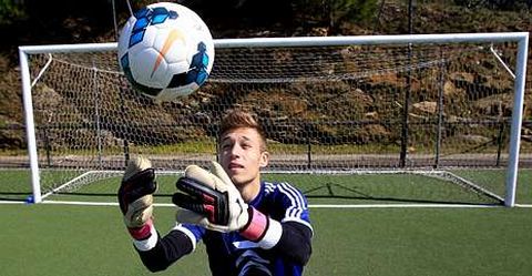 Rub�n Blanco se pondr� esta noche bajo la porter�a de Bala�dos para defender la meta de Espa�a sub 19 en el partido clave para acudir al Europeo. 