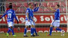 Carlos Hern�ndez celebra con Tejera el 1-2 al Numancia