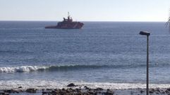 Un barco anticontaminaci�n de Salvamento Mar�timo rastrea la zona de Maspalomas en busca de fuel.