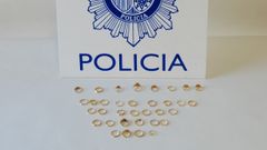 Joyas recuperadas tras la detenci�n de un hombre por hurtos cometidos en A Coru�a y Oviedo