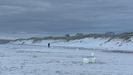 Algunos de los 17 bidones de la playa de Ancoradoiro, el d�a que fueron localizados.