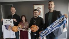 David G�mez, Mari�a Gueimunde, Alberto Carmona y Salva Arco presentaron el campus este martes en Viveiro,