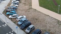 Coches estacionados en un solar de la zona C durante la pasada Feira Medieval