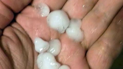 Granizo ca�do en el centro de Oviedo.Tama�o del granizo ca�do en el centro de Oviedo