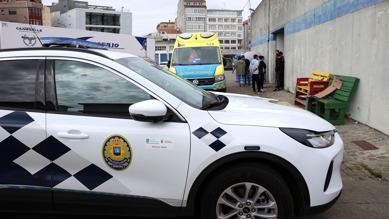 Fallece en la zona portuaria de Ribeira una mujer de 58 años a causa de una parada cardíaca