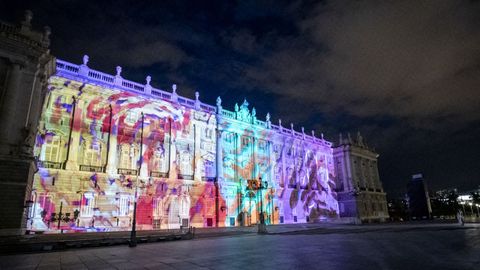 Proyeccin de imgenes artsticas sobre la fachada del Palacio Real de Madrid por los actos de conmemoracin del dcimo aniversario de la proclamacin de Felipe VI