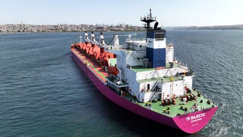 Un carguero transporta grano en el Mar Negro el 15 de julio del 2023