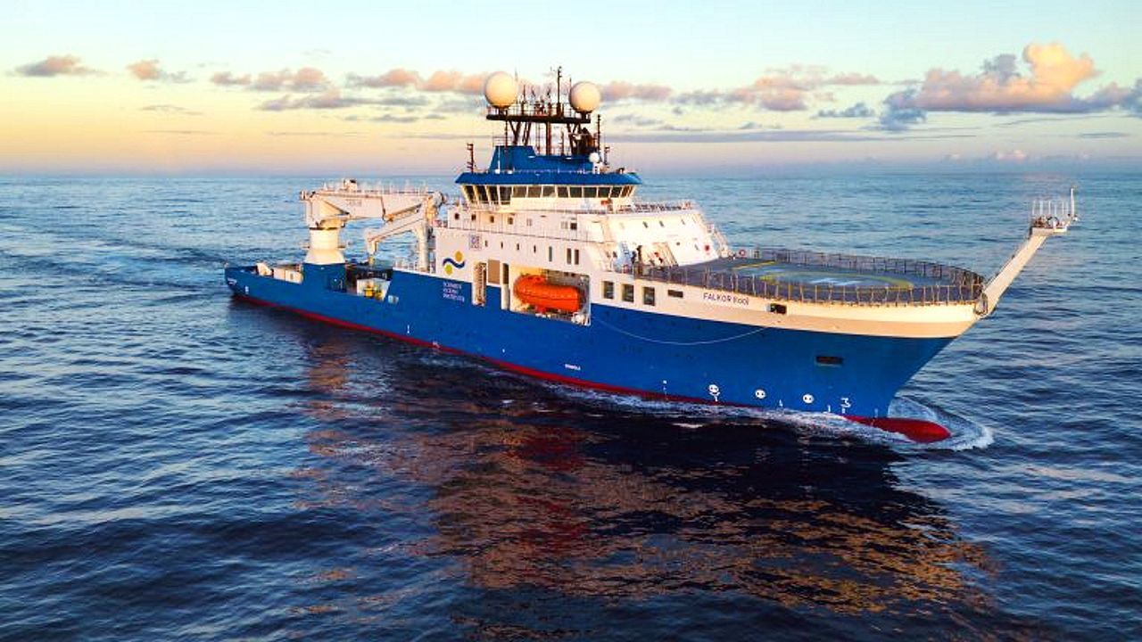 ビーゴで建造された海洋調査船ファルコール（Too）は、マルビナス海盆の海底を探査する。
