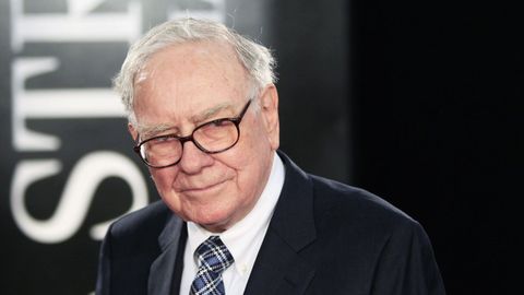 WARREN BUFFET (BERKSHIRE HATHAWAY). Fortuna de 75.600 millones. El magnate financiero ha aportado a la filantropa el equivalente al 35 % de su fortuna; lo que se traduce en unos 21.500 millones de dlares.