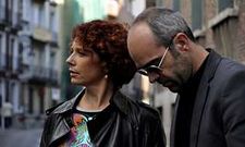 La directora de �Tambi�n la lluvia�, Ic�ar Bolla�n, junto al actor Lu�s Tosar