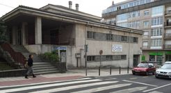 La zona ahora cerrada con bolardos se convertir� en parada de ambulancias cubierta con p�rgola. 