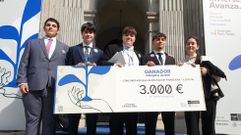 Foto de grupo de los estudiantes del IES R�o Cabe que ganaron el concurso estatal de educaci�n financiera