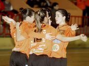 Peque, Daniela, Claudia y Bea Mateos festejan un gol.