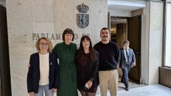 Pontn y Mriam Bermdez, en el centro de la imagen